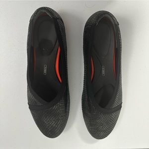 Rockport women’s Black/Grey flat with comport insole